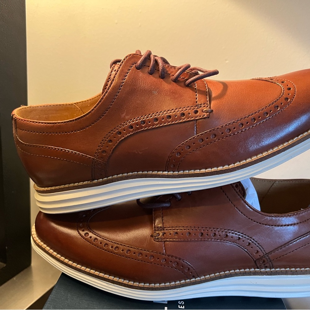Brand new Men's ØriginalGrand Wingtip Oxford Woodbury ivory color size 8